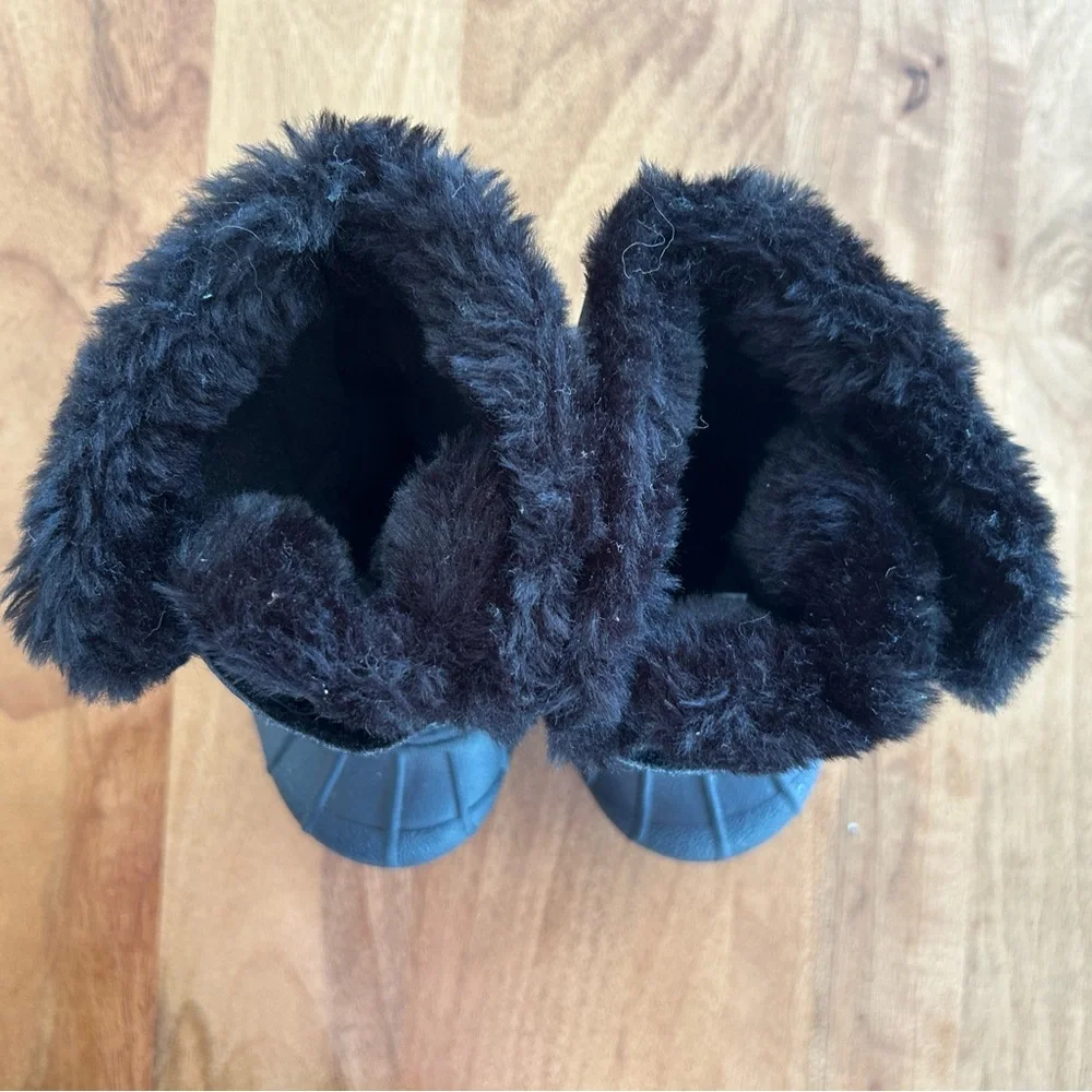 Sorel Kids Black Snow Boots with Velcro strap and Polar Bear Accent. Waterproof.